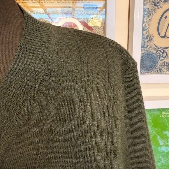 Vintage 90s Olive Green V-Neck Knit Sweater - Picture 5 of 9